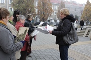 Wycieczka na dziedzińcu gorlickiego kościoła  