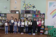 7340 –– nowi czytelnicy biblioteki z dyplomami – uczniowie z MZS nr 1