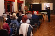 Publiczność w sali Pod Sową MBP w Gorlicach