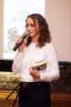 Dyrektor MBP w Gorlicach Joanna Kalisz-Dziki przedstawia gościa