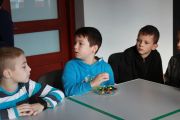 	losowanie cukierków i opowiadanie o sobie w zależności od wylosowanego koloru	