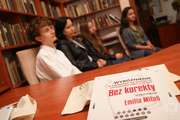 	laureaci w gabinecie dyrektora mbp	