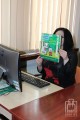 bibliotekarka czyta dzieciom
