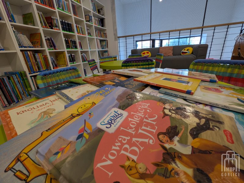 Biblioteka Gorlice, lokalne tymczasowe zdjęcie ksiegozbioru