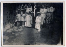Powiększ zdjęcie Wesele Emilii i Józefa Grybosiów. Obok panny młodej Wiesława Wachowicz — mama Ewy Wachowicz