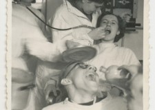 Powiększ zdjęcie Zajęcia na studiach — od lewej Genowefa Mrozek; Kraków 1951 rok