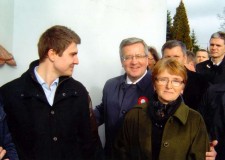 Powiększ zdjęcie Zofia Gorzkowicz z Bronisławem Komorowskim; Zaduszki Witosowe; Wierzchosławice 2013 rok 