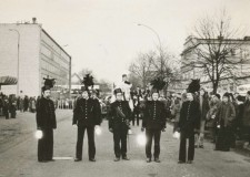 Powiększ zdjęcie Pochód Gwarków wyrusza z Glinika; 1975 rok 