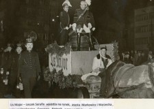 Powiększ zdjęcie Gwarkowie udają się na gorlicki rynek