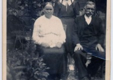 Powiększ zdjęcie Jan i Katarzyna Grybosiowie z córką Emilią (mamą Zofii Gorzkowicz
