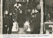 Powiększ zdjęcie Skok przez skórę w asyście górniczych chrzestnych 