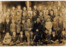 Powiększ zdjęcie Szkoła Powszechna w Kwiatonowicach; ok 1930 rok
