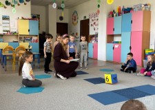 Powiększ zdjęcie Dzieci%20rozwiązują%20przyrodnicze%20zagadki