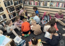Przejdź do - Mała książka — wielki człowiek. Spotkanie przedszkolaków w bibliotece