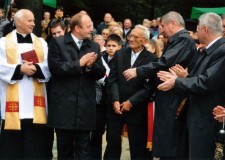 Powiększ zdjęcie Uroczystość otwarcia i poświęcenia kaplicy cmentarnej w 2014 roku