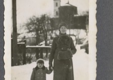 Powiększ zdjęcie 12.	Anna Wygrzywalska z ciocią