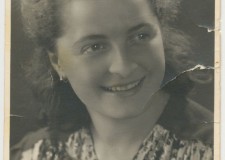Powiększ zdjęcie Wanda Papużyńska z domu Olszańska (1922–2005), żona Zbigniewa