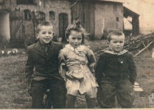 Powiększ zdjęcie Roman, Maria, Michał Wasylczakowie w Małomicach 