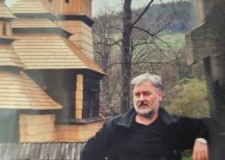 Powiększ zdjęcie Stanisław Szymański w Gładyszowie, podczas zdjęć z wesela do serialu „Na dobre i na złe”