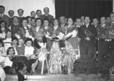 Powiększ zdjęcie Chór i orkiestra, Łużna, lata 60.